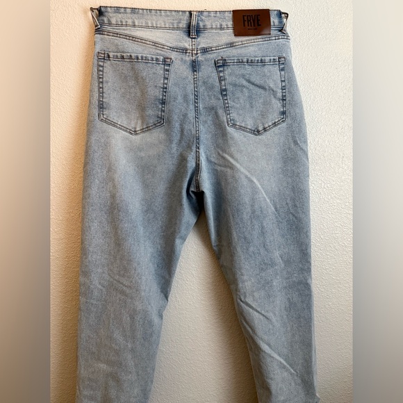 Women’s Frye Blue Jeans - Picture 4 of 4